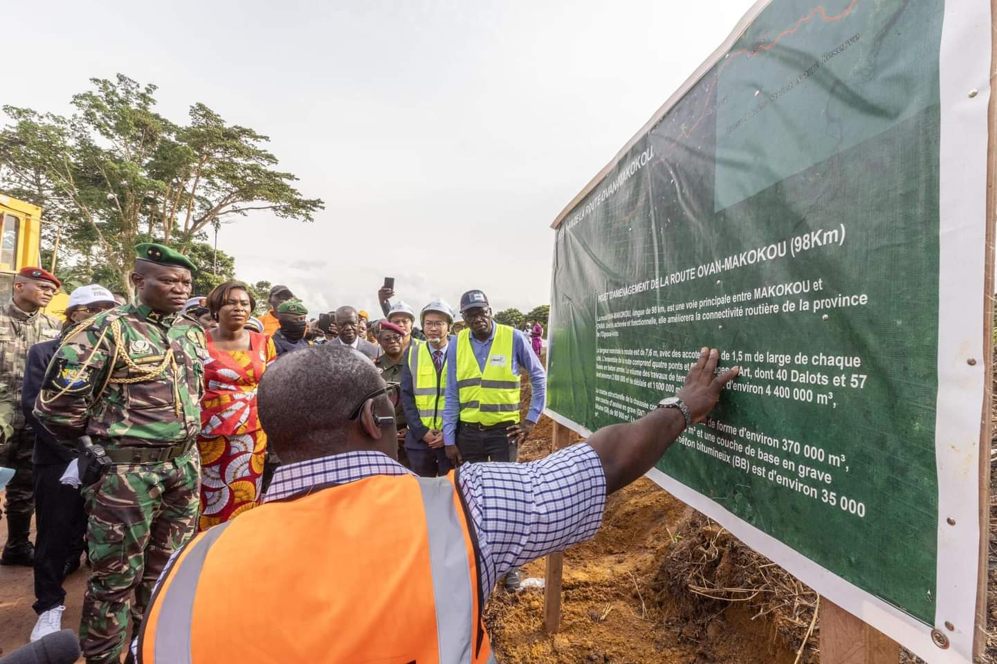 Le Président de la Transition lance les travaux d’aménagement de la route Ovan-Makokou; Credit: 